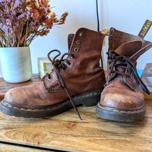 Dr. martens | the original | brown leather | sz 6 womens